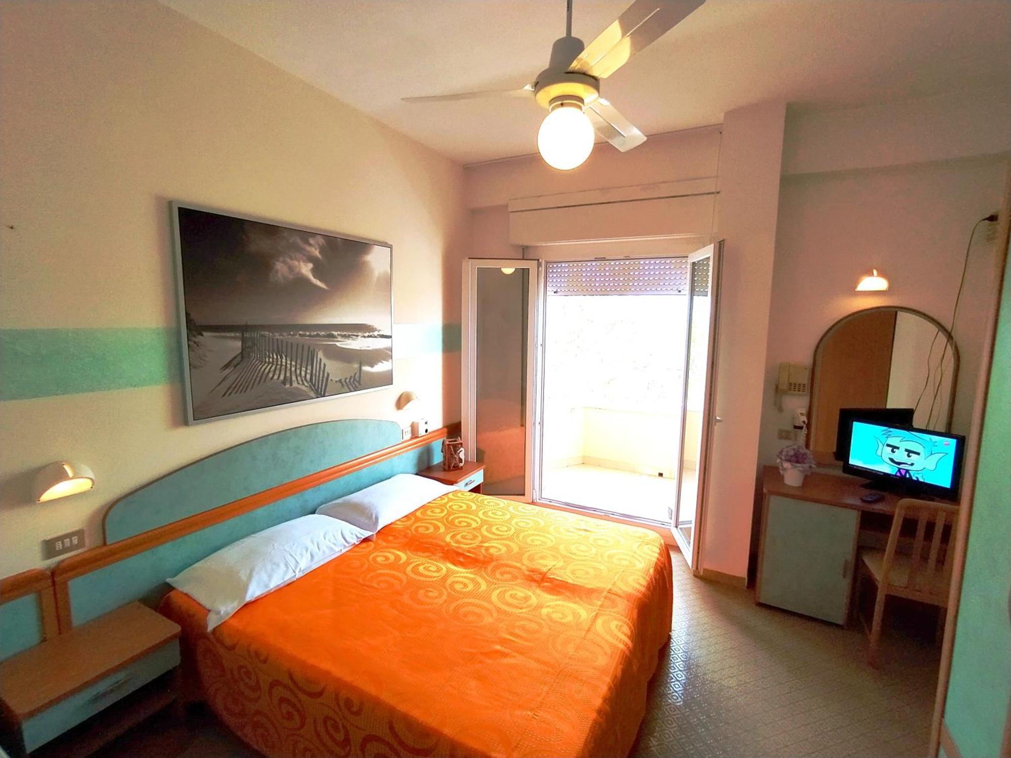 Hotel Milord Cesenatico Kültér fotó