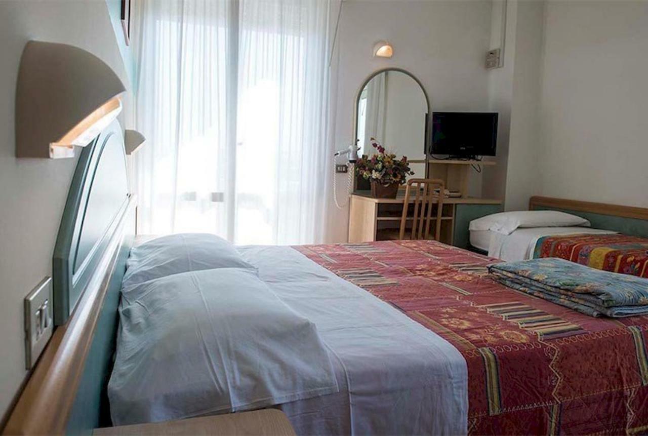 Hotel Milord Cesenatico Kültér fotó