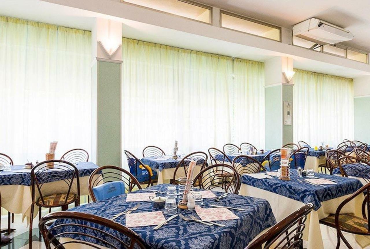 Hotel Milord Cesenatico Kültér fotó